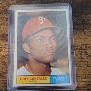 Topps 1961 Tony Gonzalez Baseball Card
